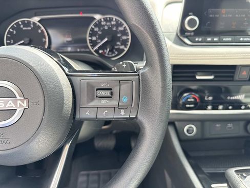 Used 2023 Nissan Rogue SV image 24