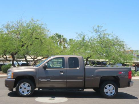 Used 2008 Chevrolet Silverado 1500 LT w/ Power Pack Plus RWD image 2