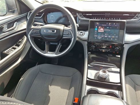 Certified 2023 Jeep Grand Cherokee Laredo w/ Luxury Tech Group I AWD/4WD image 15