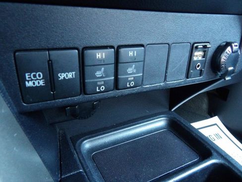 Used 2014 Toyota RAV4 Limited AWD/4WD image 17