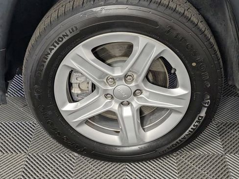 Used 2023 Jeep Compass Sport image 8