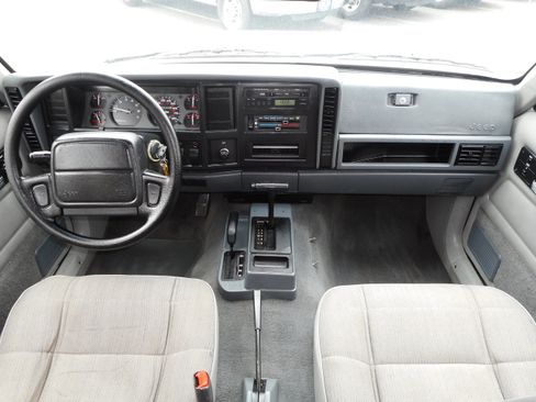 Used 1996 Jeep Cherokee 4WD 4-Door image 22