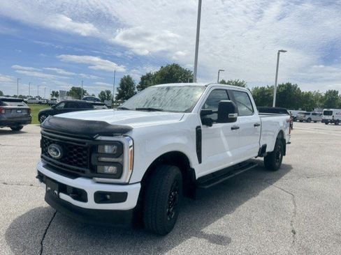 Used 2023 Ford F250 XL w/ STX Appearance Package AWD/4WD image 3
