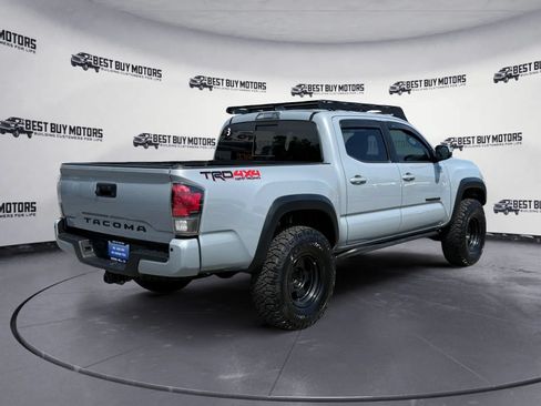 Used 2020 Toyota Tacoma TRD Off-Road w/ TRD Premium Off Road Package AWD/4WD image 9