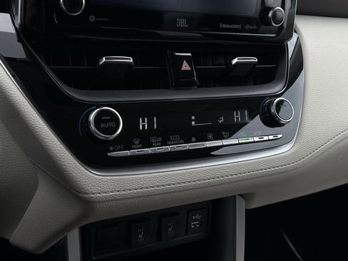 Used 2022 Toyota Corolla Cross XLE w/ Convenience Package image 20