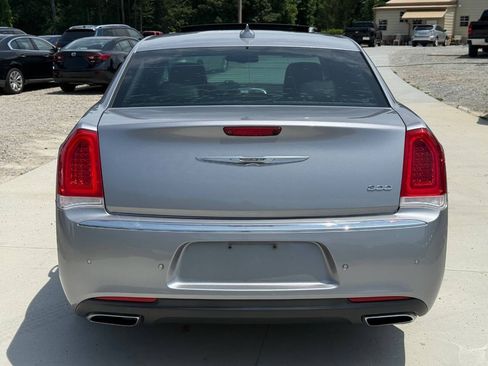 Used 2017 Chrysler 300 Limited w/ 300 Premium Group RWD image 7
