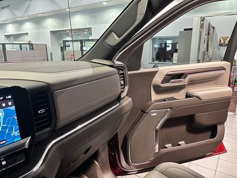 Used 2023 GMC Sierra 1500 SLT w/ SLT Premium Plus Package AWD/4WD image 25