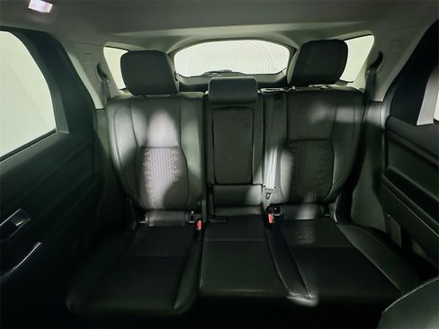 Used 2019 Land Rover Discovery Sport SE image 13
