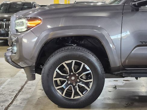 Used 2021 Toyota Tacoma TRD Sport w/ Technology Package RWD image 5