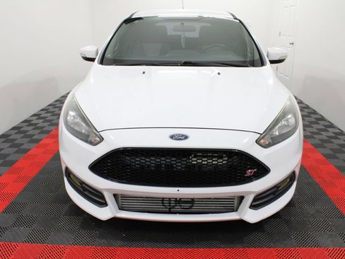 Used 2018 Ford Focus ST FWD image 3