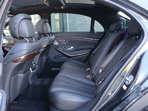 Used 2019 Mercedes-Benz S 560 Sedan w/ AMG Line Exterior image 30