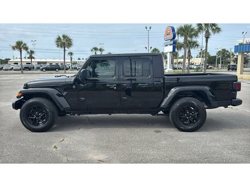 Used 2022 Jeep Gladiator Sport AWD/4WD image 3