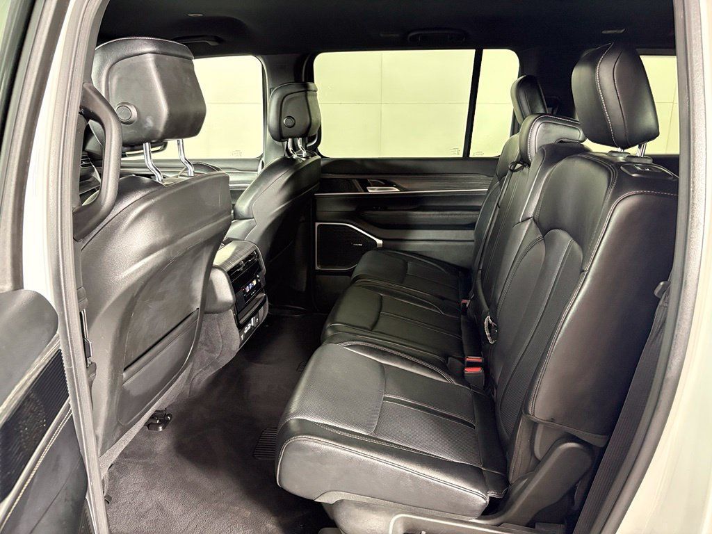 Used 2024 Jeep Wagoneer Series II w/ Flexible Seating Group RWD image 36