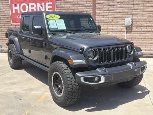 Used 2024 Jeep Gladiator Sport AWD/4WD image 6