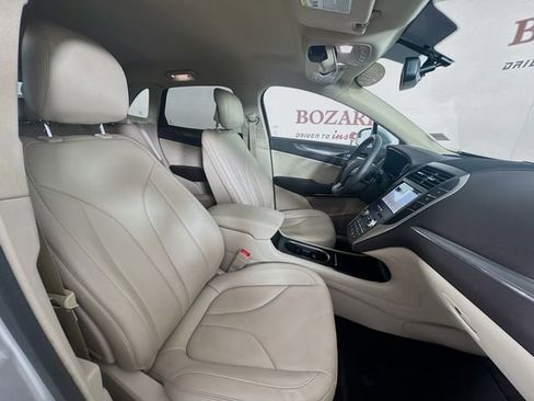 Used 2017 Lincoln MKC Premiere image 32