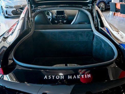 Used 2022 Aston Martin V8 Vantage Coupe image 20
