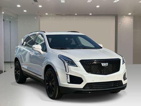 Used 2022 Cadillac XT5 Sportv w/ LPO, ONYX Package AWD/4WD image 6