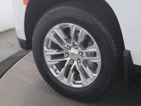 Used 2024 GMC Yukon SLT w/ SLT Premium Package AWD/4WD image 13