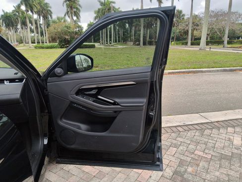 Used 2020 Land Rover Range Rover Evoque SE image 33