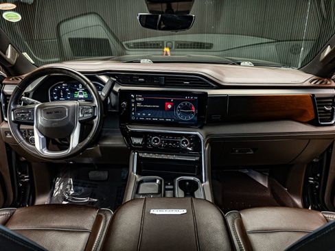 Used 2024 GMC Sierra 3500 Denali w/ Denali Reserve Package image 19