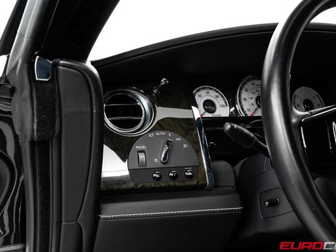 Used 2016 Rolls-Royce Wraith RWD image 22