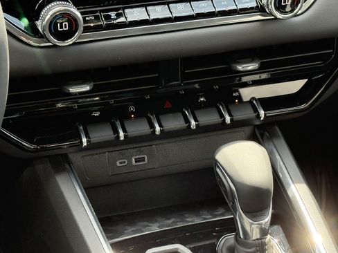 New 2026 GMC Canyon Elevation w/ Convenience Package image 14