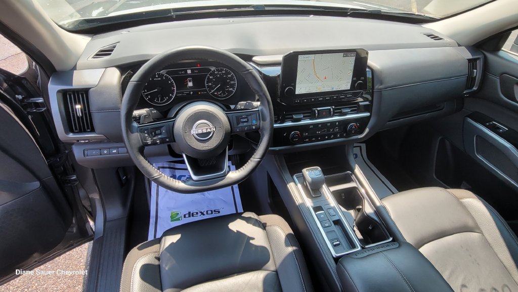 Used 2025 Nissan Pathfinder SL FWD image 24