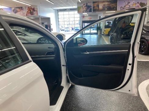 Used 2019 Hyundai Elantra SE w/ Cargo Package FWD image 33