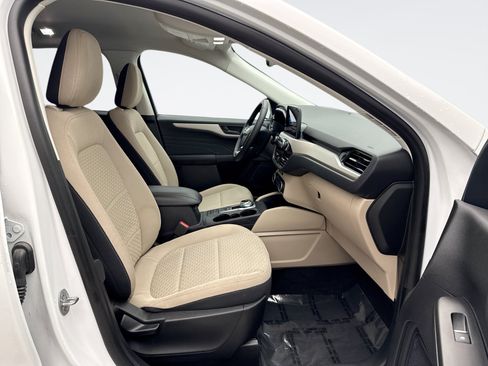 Used 2022 Ford Escape SE w/ Convenience Package FWD image 9