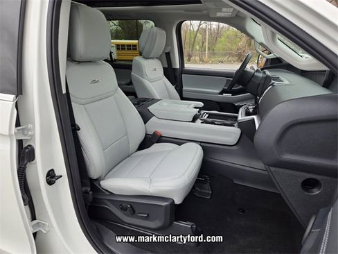 New 2026 Ford Expedition Platinum image 13