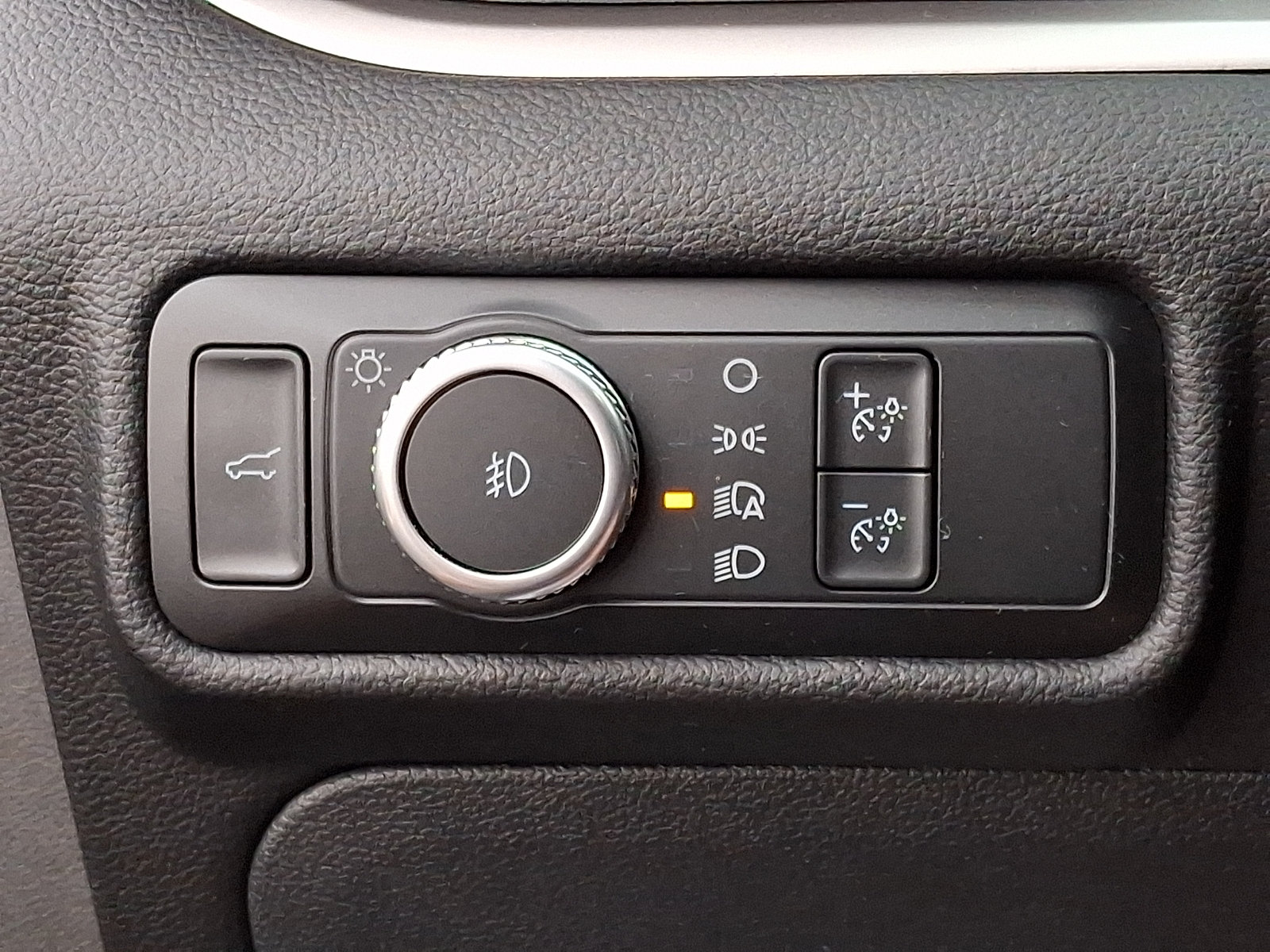Certified 2022 Ford Explorer XLT w/ Equipment Group 202A AWD/4WD image 28