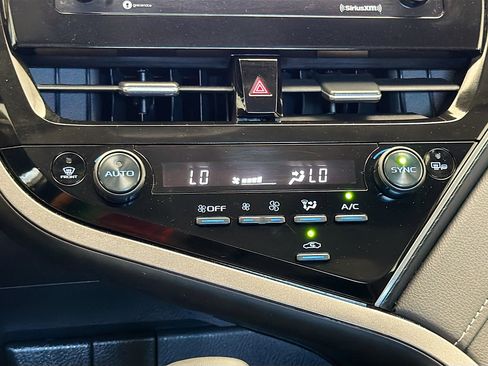 Used 2024 Toyota Camry SE image 10