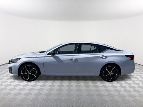 Used 2025 Nissan Altima 2.5 SR FWD image 13