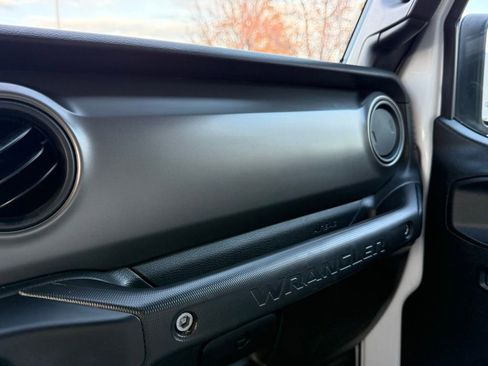 Used 2022 Jeep Wrangler Unlimited Sport image 26