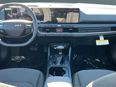 New 2025 Kia K4 LXS image 6