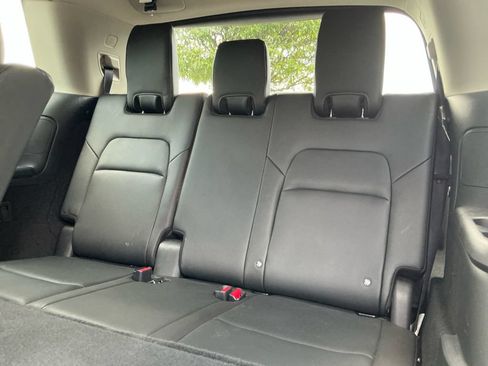Used 2023 Nissan Pathfinder SL AWD/4WD image 32