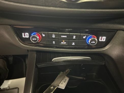 Used 2018 Buick Regal Essence w/ Driver Confidence Package #1 AWD/4WD image 19