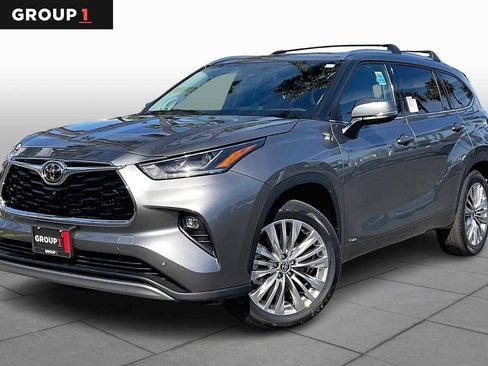 New 2026 Toyota Highlander Platinum image 1