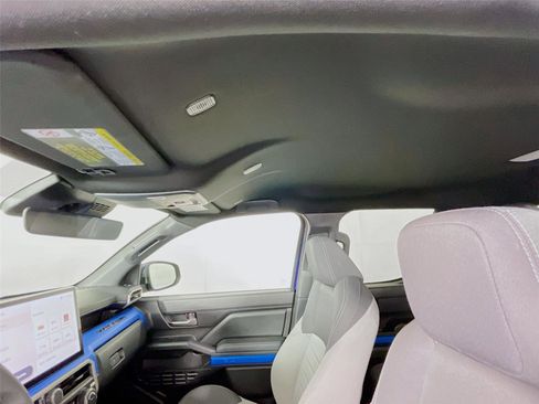 Used 2025 Toyota Tacoma TRD Off-Road image 12