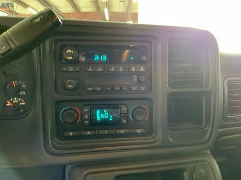 Used 2007 GMC Sierra 2500 SLE w/ Heavy-Duty Power Package AWD/4WD image 16