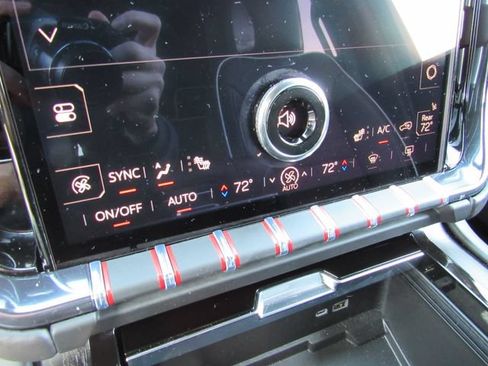 Used 2025 GMC Yukon XL AT4 Ultimate AWD/4WD image 25