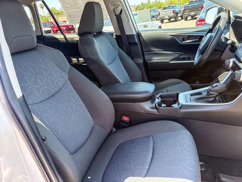 Used 2021 Toyota RAV4 XLE FWD image 41