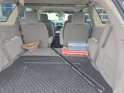 Used 2017 Buick Enclave Convenience FWD image 4
