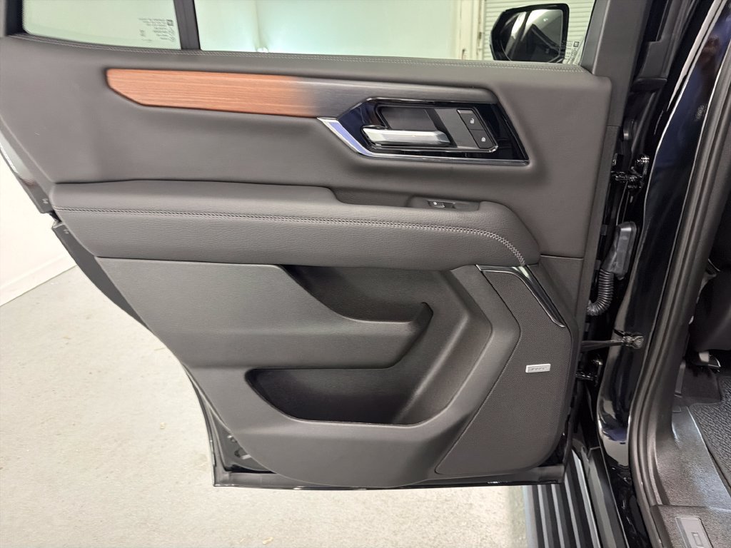 Used 2026 GMC Yukon Denali w/ Sun & Power Step Package AWD/4WD image 11