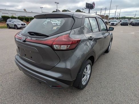 New 2025 Nissan Kicks Play S FWD image 3