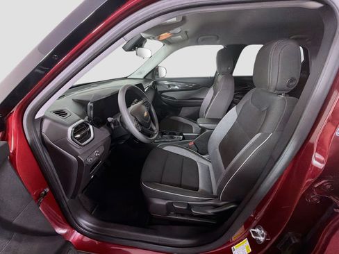 Used 2025 Chevrolet TrailBlazer LT FWD image 13