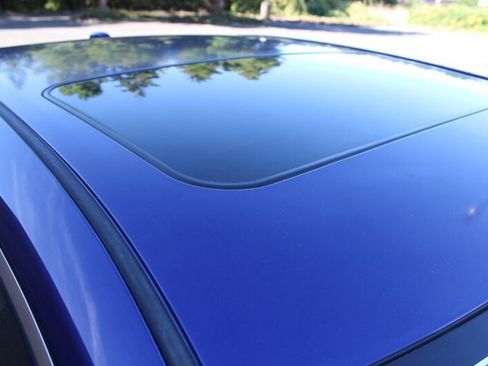 Used 2015 Toyota Camry SE w/ Moonroof Package FWD image 18