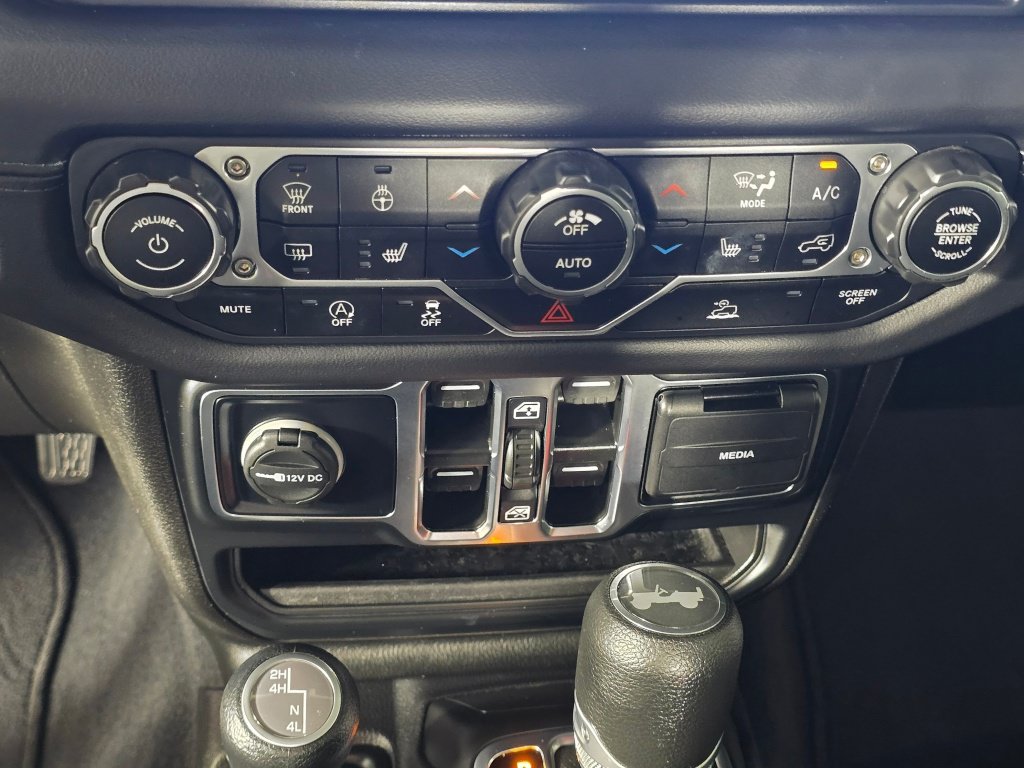 Used 2025 Jeep Wrangler Unlimited Sahara AWD/4WD image 16
