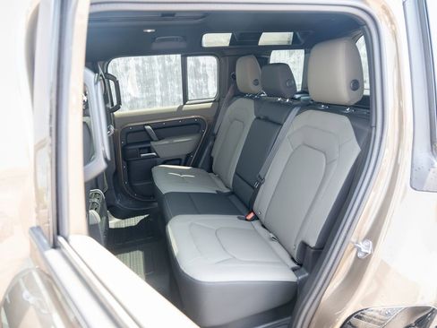 New 2026 Land Rover Defender 110 X-Dynamic SE AWD/4WD image 23