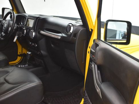 Used 2015 Jeep Wrangler Unlimited Sahara w/ Connectivity Group image 20